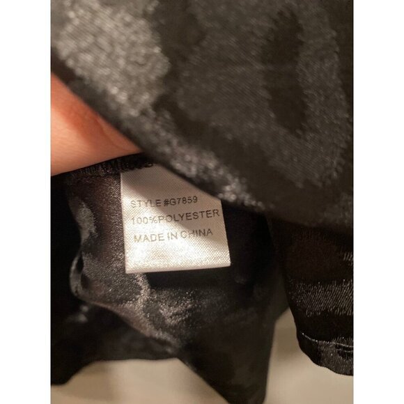 Jodifl Oversized M Black Leopard V-Neck Tee - Picture 5 of 6